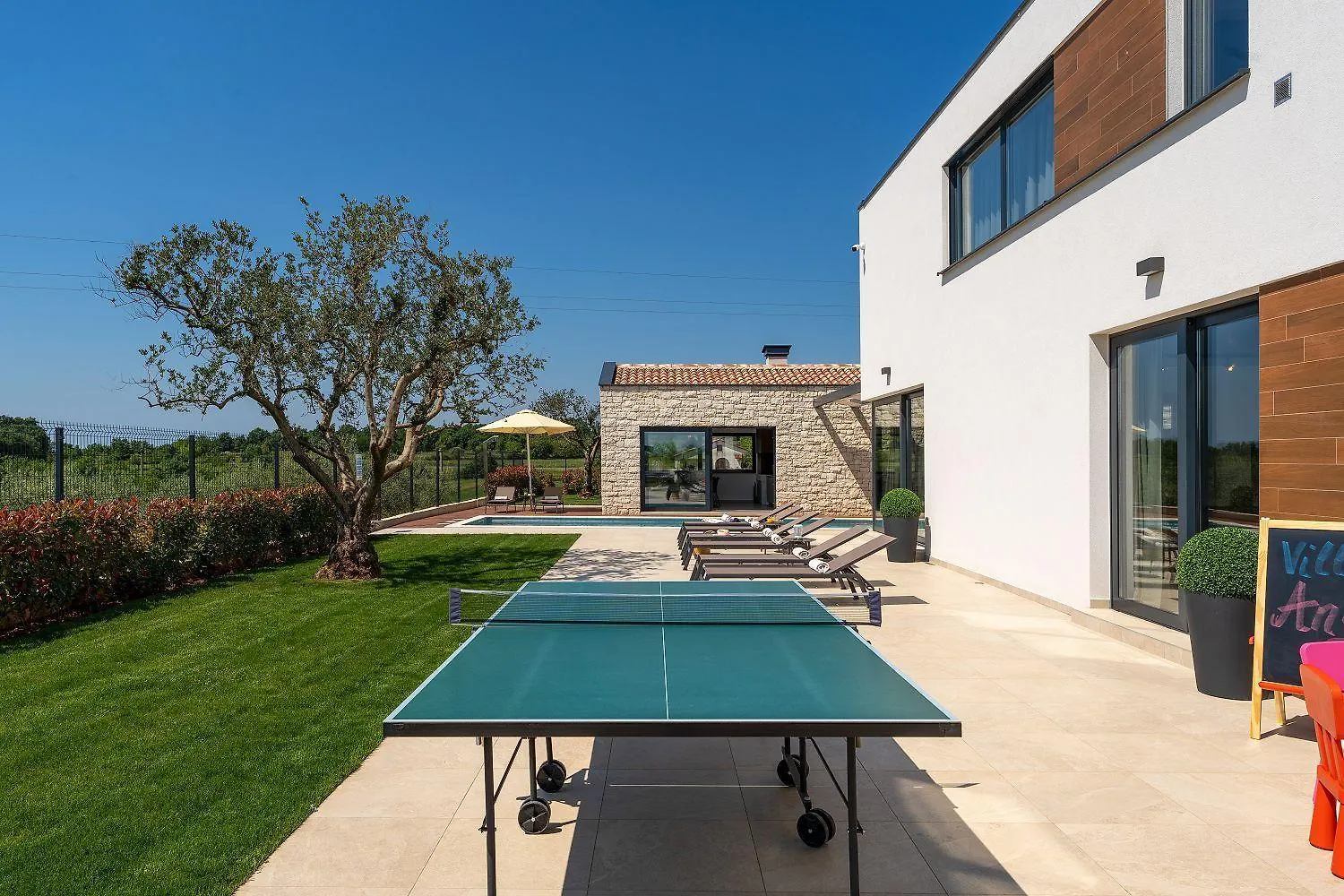 Absolute Traumvilla Mit Pool, Sauna, Whirlpool, 6 Bikes, Tischtennis, Outdoor-Kueche, Grillkamin Stuti Ferienhaus